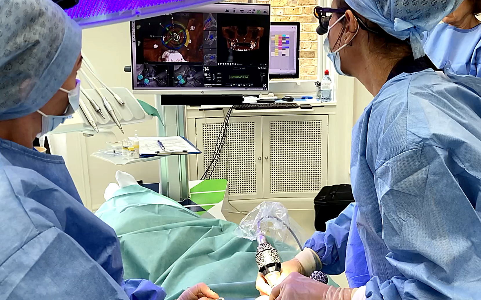 X-Guide navigated implant surgery in progress